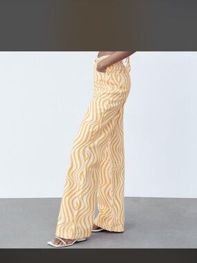 Zara Orange Swirl High Rise Wide Leg Jeans Size 6